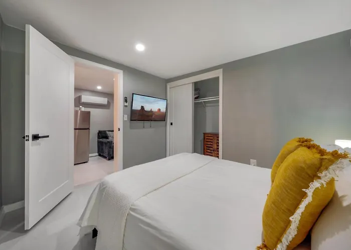 Sam Hughes, Casita, 1 Bd 1 Ba, Shared Yard